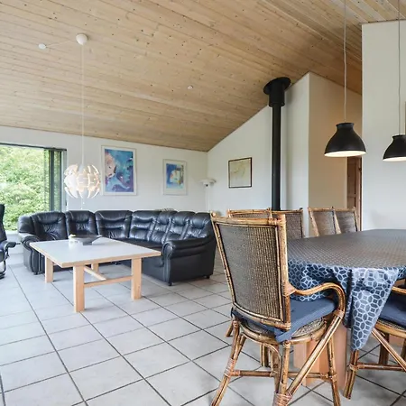 Gorgeous Home In Ebeltoft With Sauna *