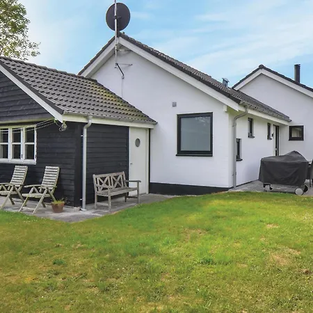 Gorgeous Home In Ebeltoft With Sauna